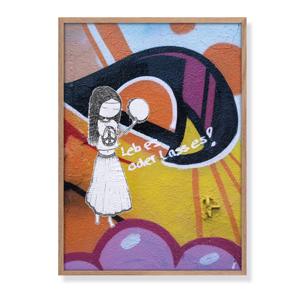 girl „tambourine“ Streetart Fotografie - Fine Art Print 30 x 40 cm
